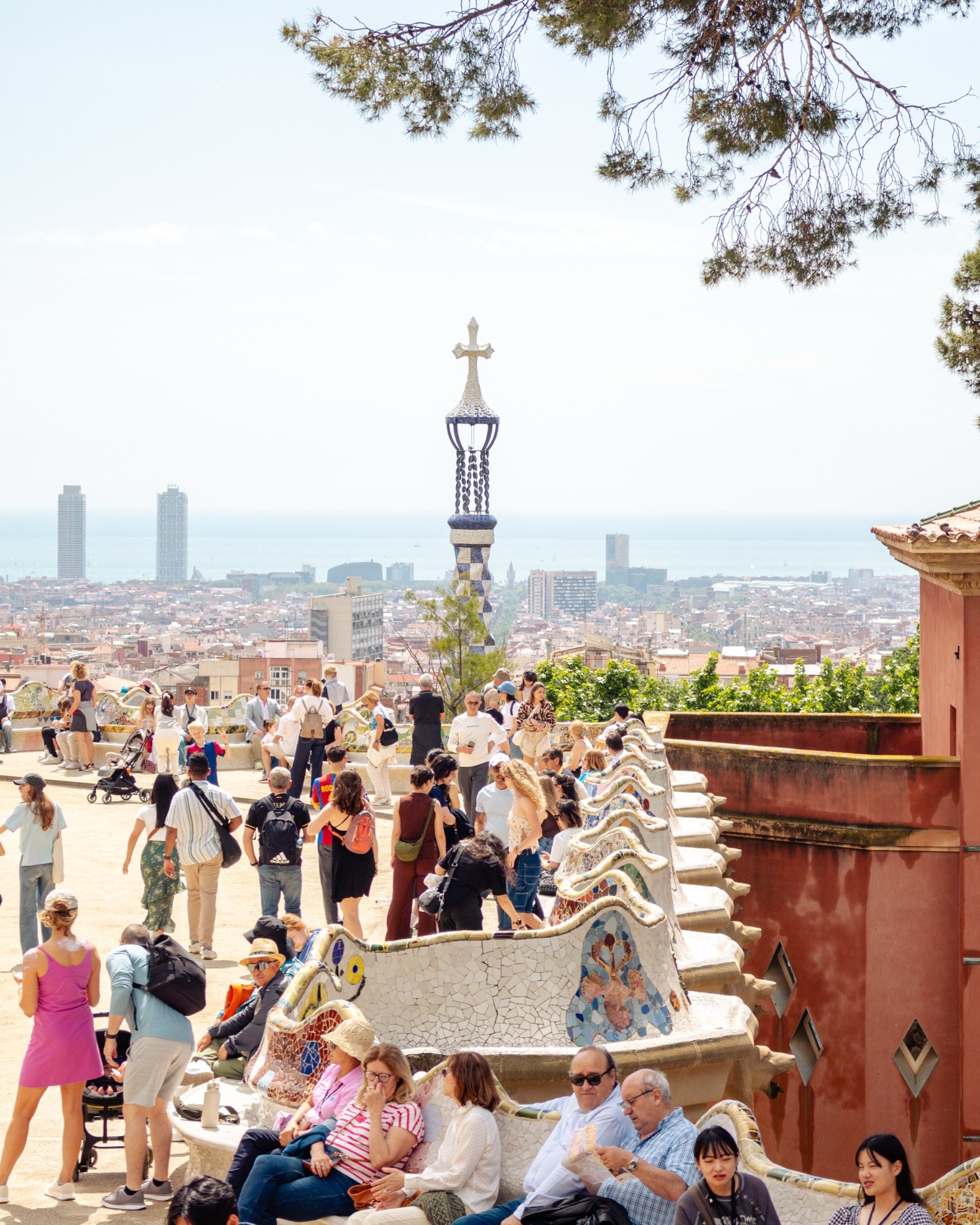 Crowds on the Park Güell terrace